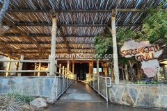 Restaurant-entrance-with-Eucalpytus-poles-Dallas-Zoo